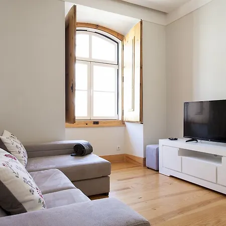 Altido Elegant 3br Apt, 10 Mins To Santa Justa Lift Apartment