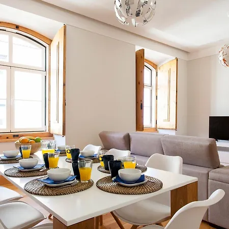 Altido Elegant 3br Apt, 10 Mins To Santa Justa Lift Apartment *