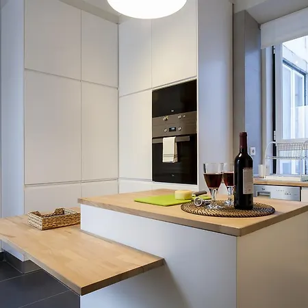 Altido Elegant 3br Apt, 10 Mins To Santa Justa Lift Apartment
